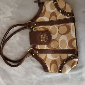 Brown/tan coach bag